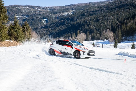 Toyota Yaris GR im Drift bewegen bei Wake Up Events